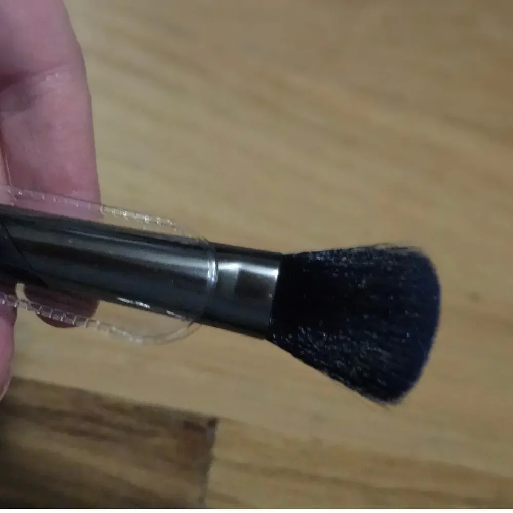 F.A.R.A.H. Countour Brush 218M ~ NEW
